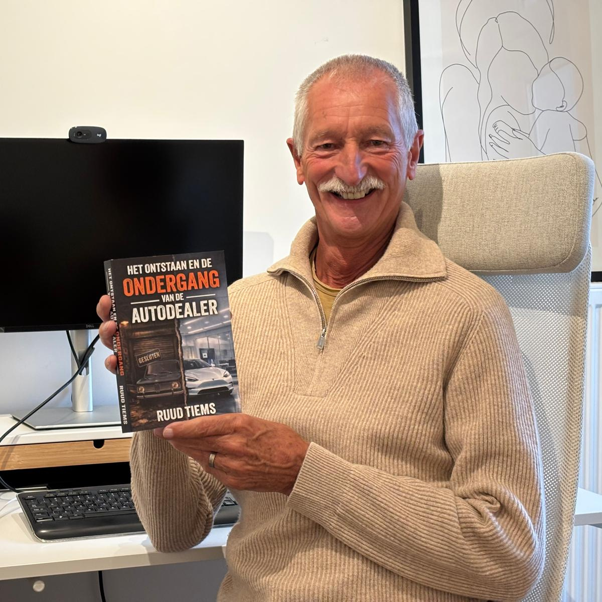 Ruud Tiems is een ervaren expert in de Nederlandse autobranche met meer dan 40 jaar ervaring op de teller. Hij deelt zijn unieke inzichten, humoristische anekdotes en de rauwe waarheid over de wereld van autodealers.