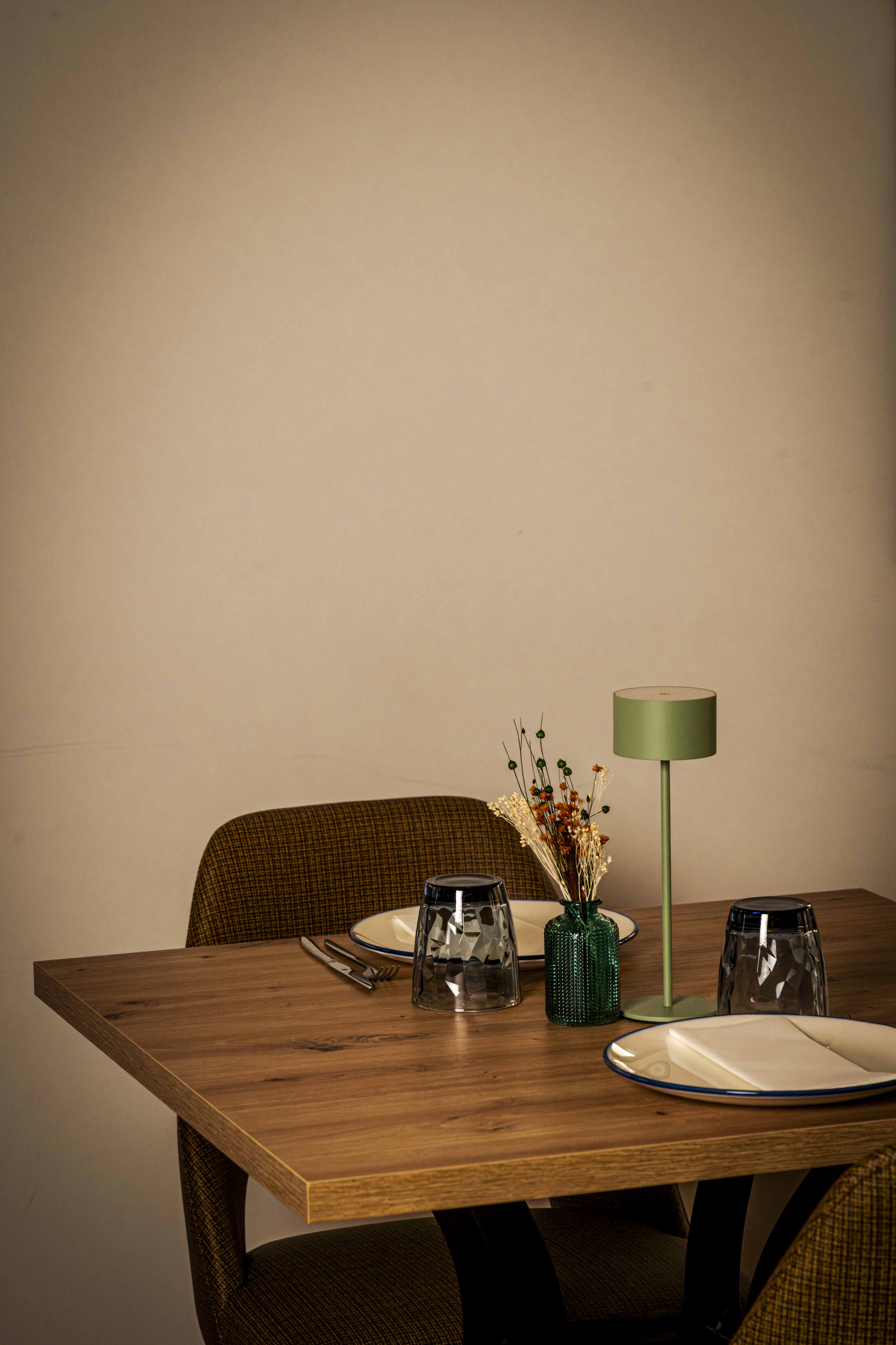 Mesa para dos lista para el servicio en ES REFUGI