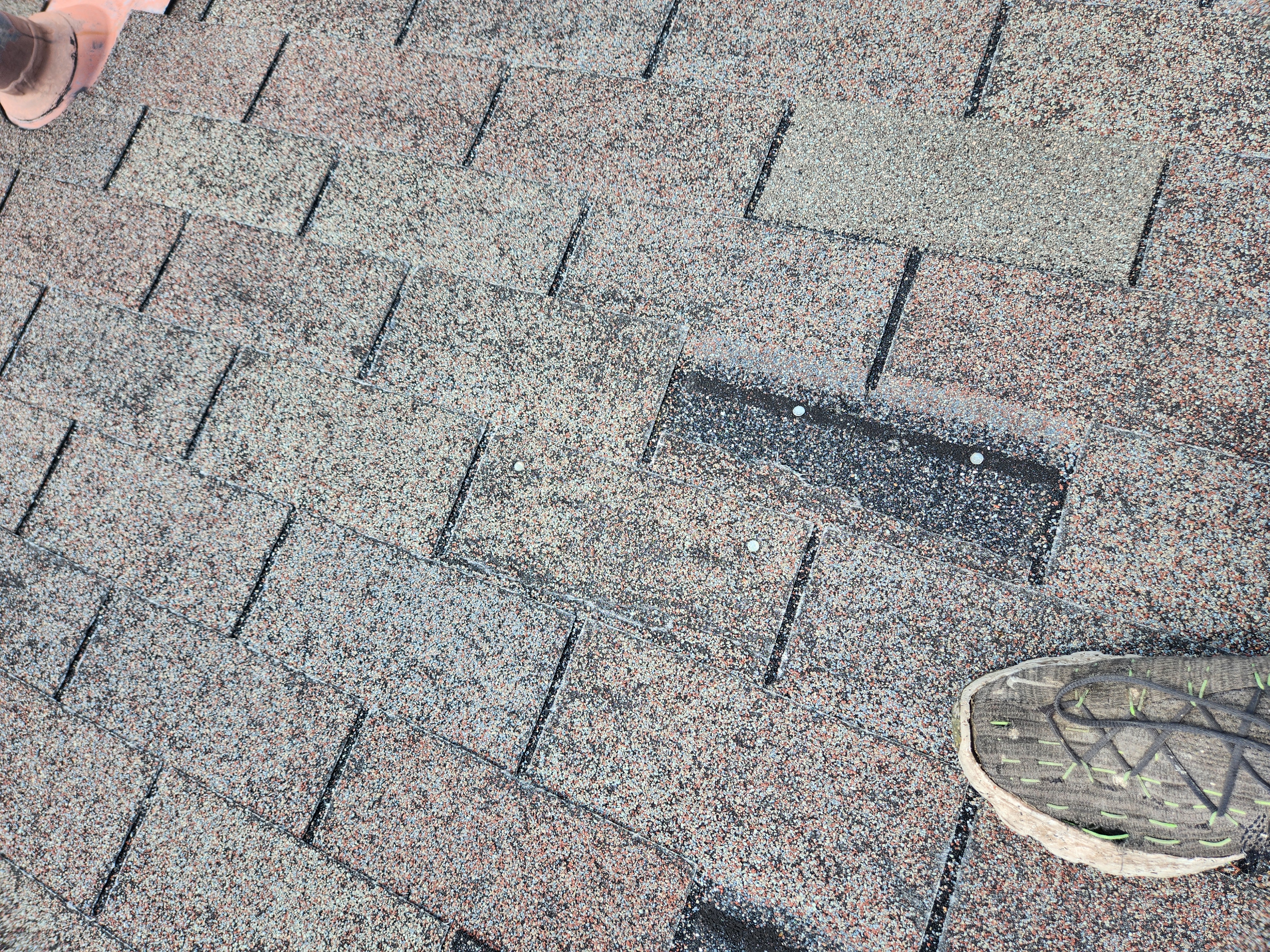 Very aged shingle, because of heat! Very aged shingle, because of heat!