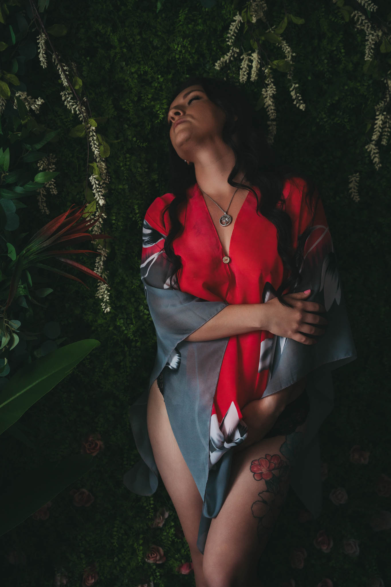 Woman in a mixed colored kimono with crossed arms looking up and away, facing the light with a soft, contemplative posture | Jessica Korff Studios in Tucson, Arizona