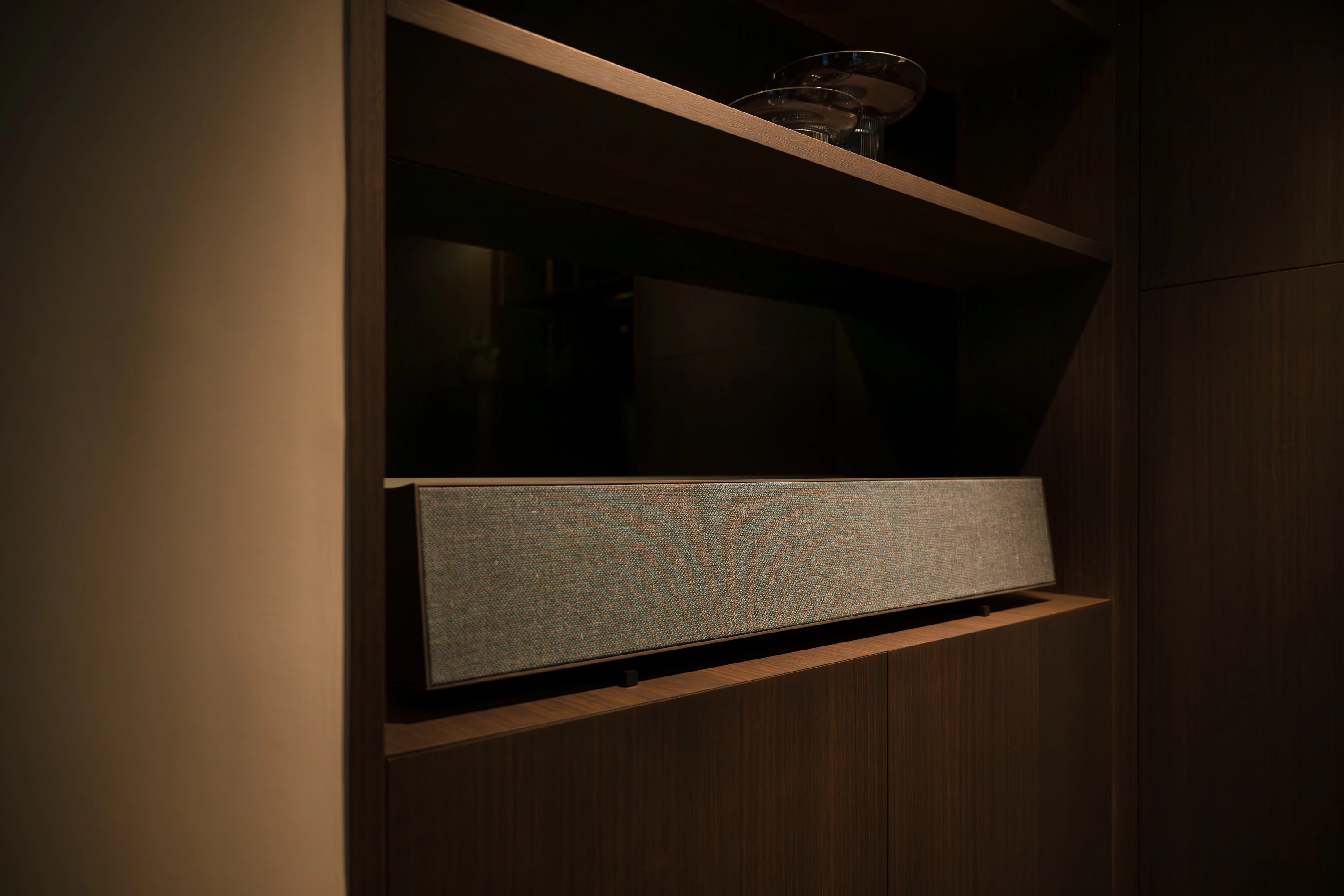 Module Basalte Aalto D4 aluminium brossé pilotage lights et shades — scénarios audiovisuels connectés Vestalia PACA