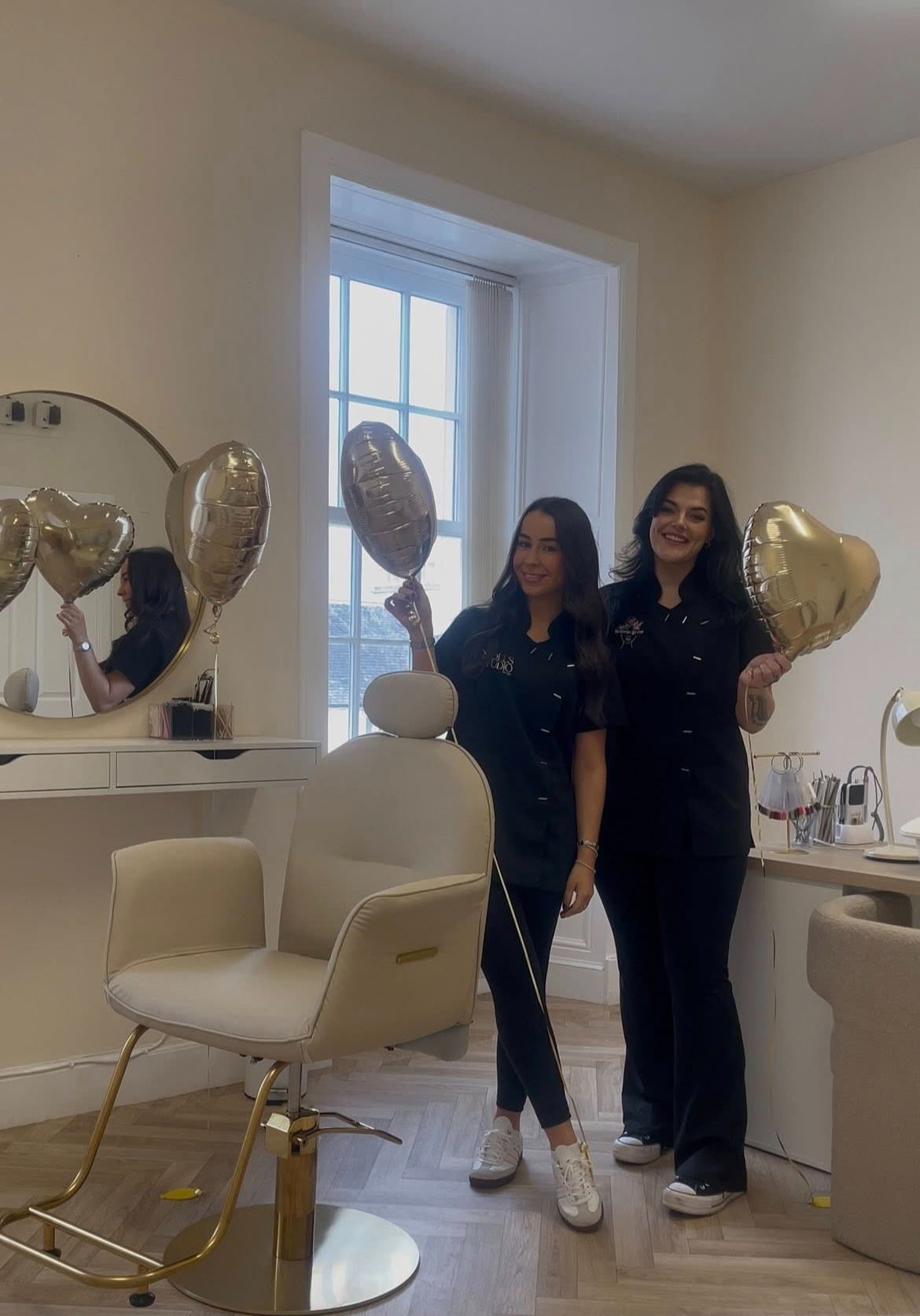 Soft natural light in the Molls Studio treatment room — an atmosphere of quiet and intention.