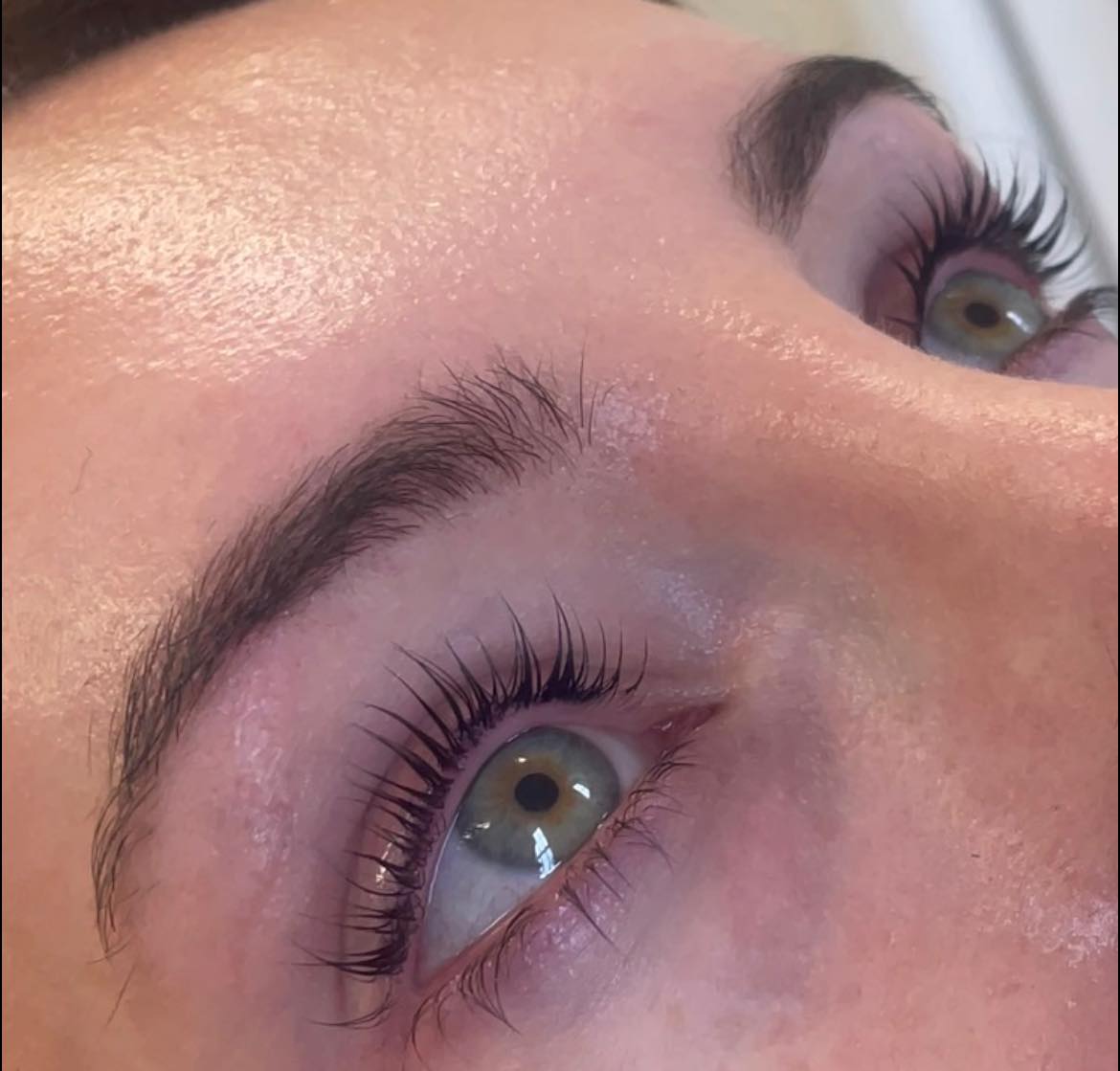 Feather-soft lash extensions — weightless and precise.