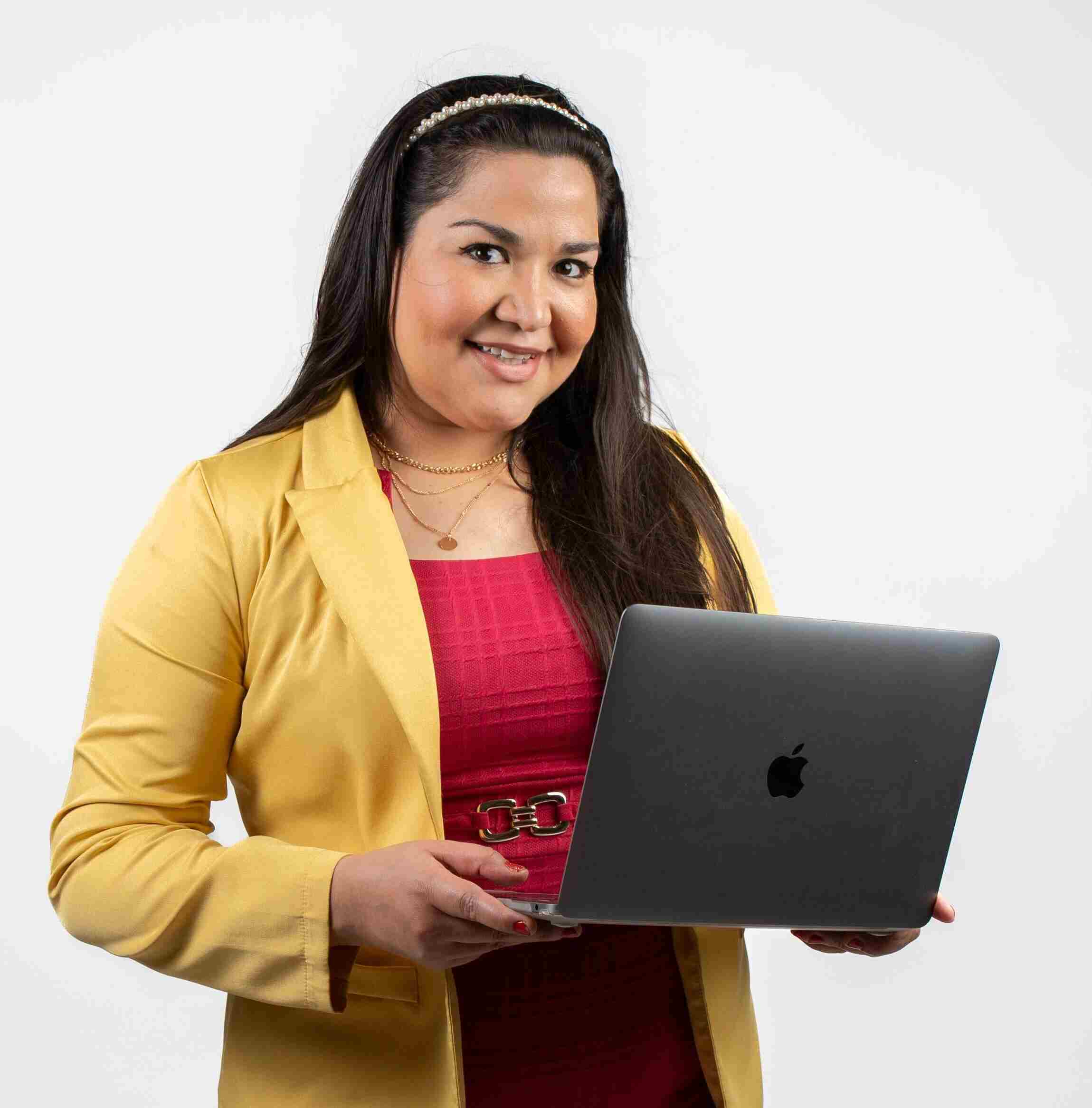 Azucena Castro, Founder of D2R Marketing