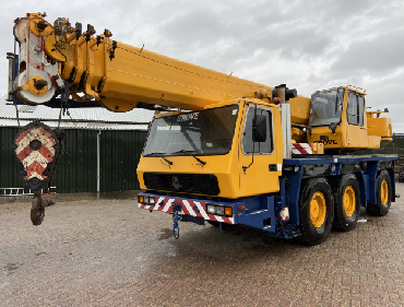 Grove GMK 3050 crane