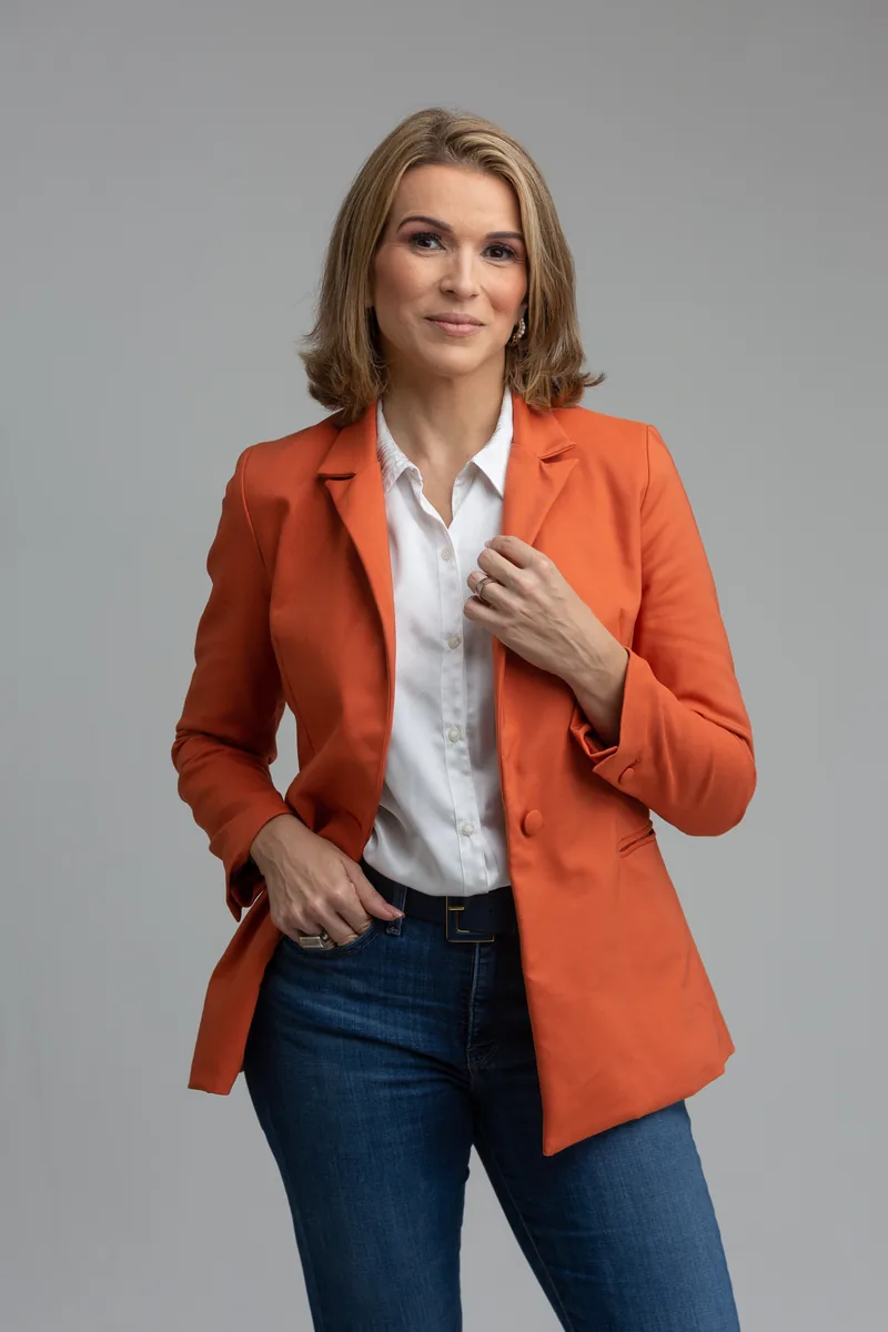 Retrato profissional, blazer laranja