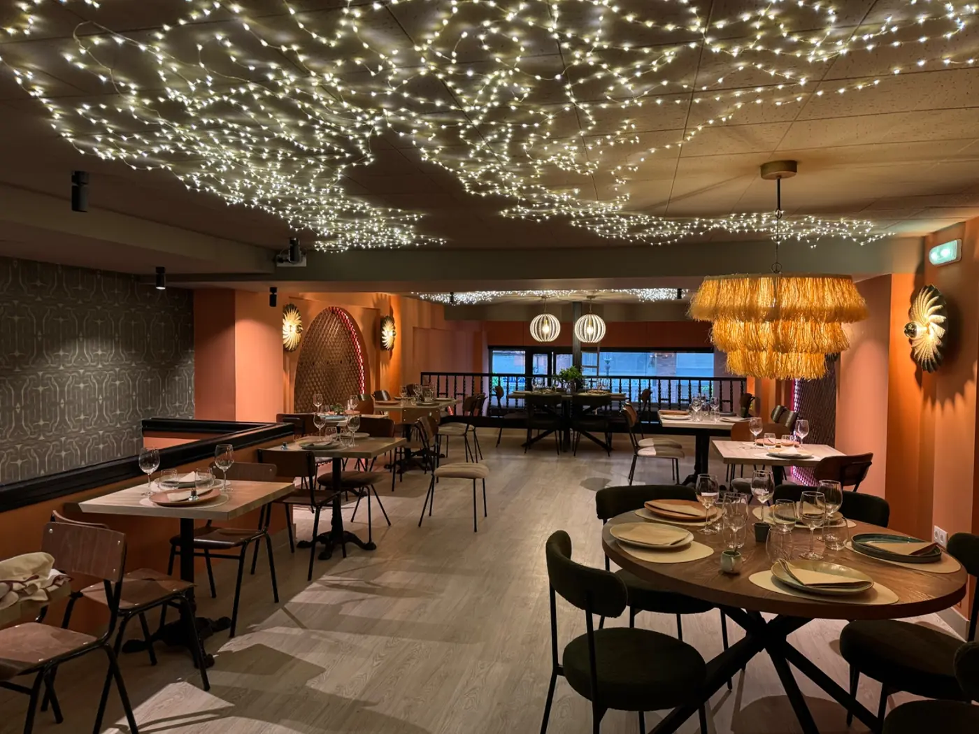Iluminación de un restaurante en Gijón por Aurea Instalaciones