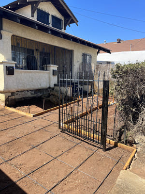 {{ custom_values.service_1 }} in {{custom_values.area_2})