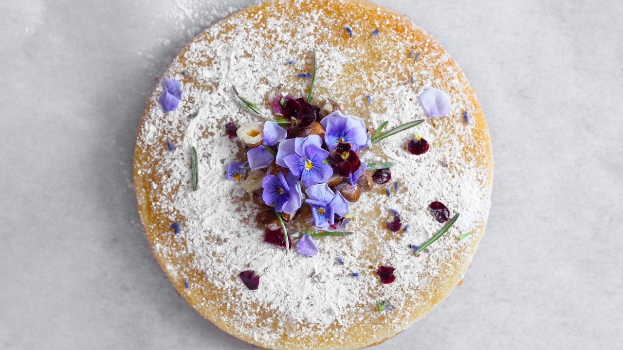 Edible fall flowers grown in Midwest gardens