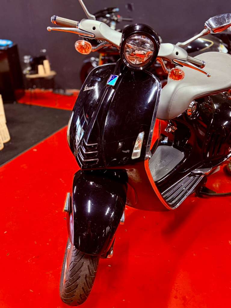 Vespa 946 - Image 1