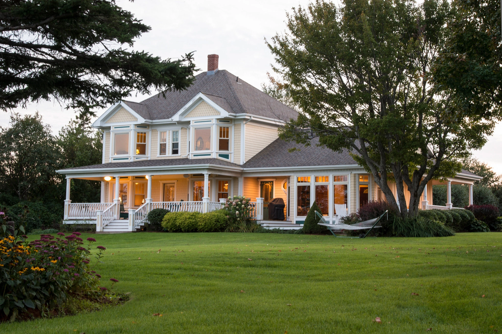 Brick detached home in Stoney Creek, Ontario