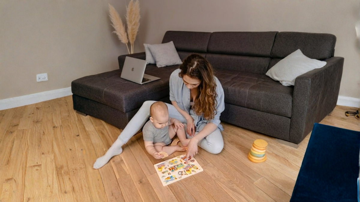 Quick work pocket on the couch/floor during playtime.