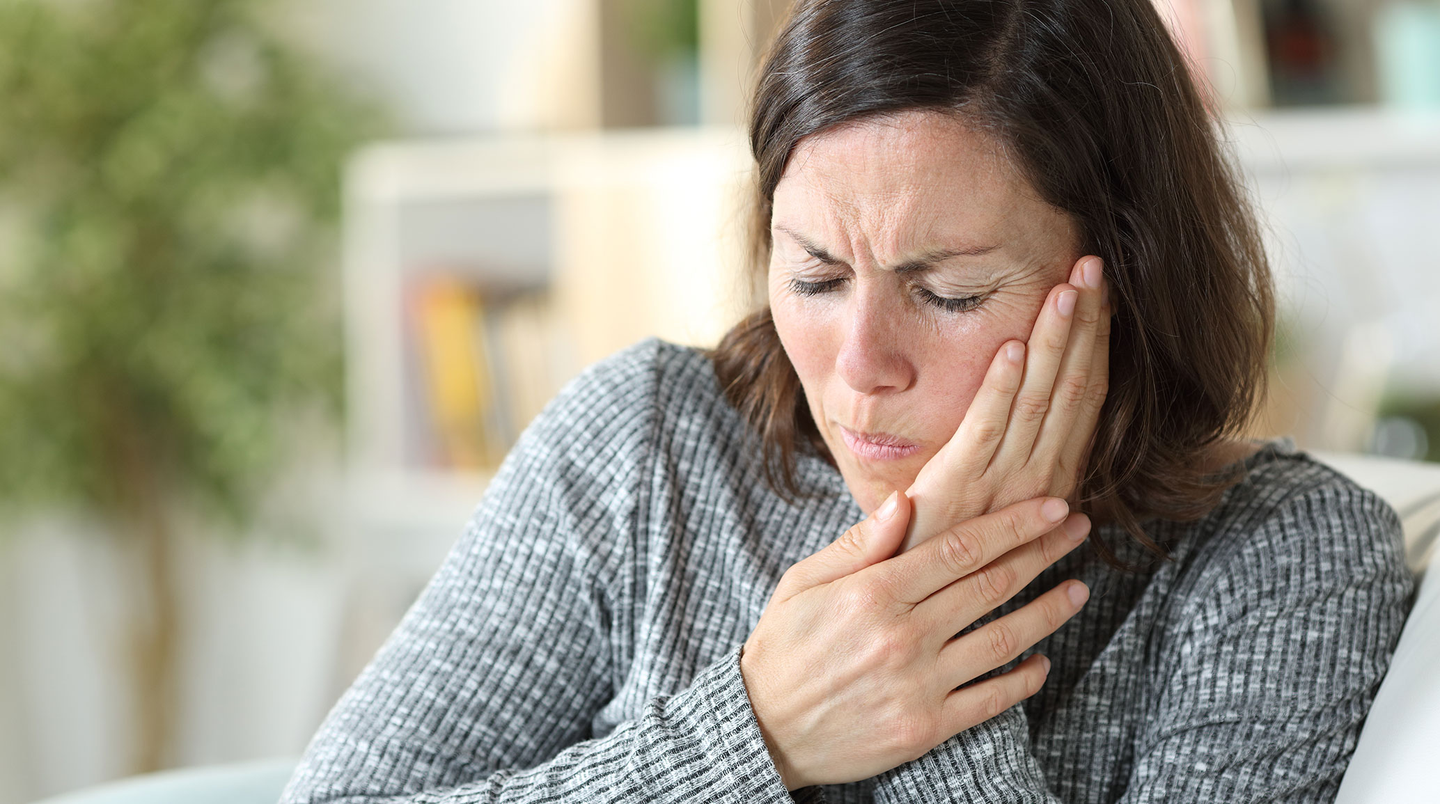 Woman with tooth pain