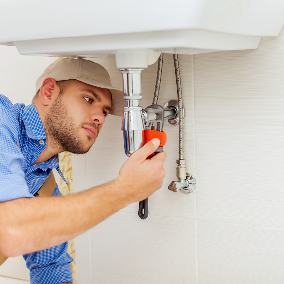 SOS Maison plumber at work