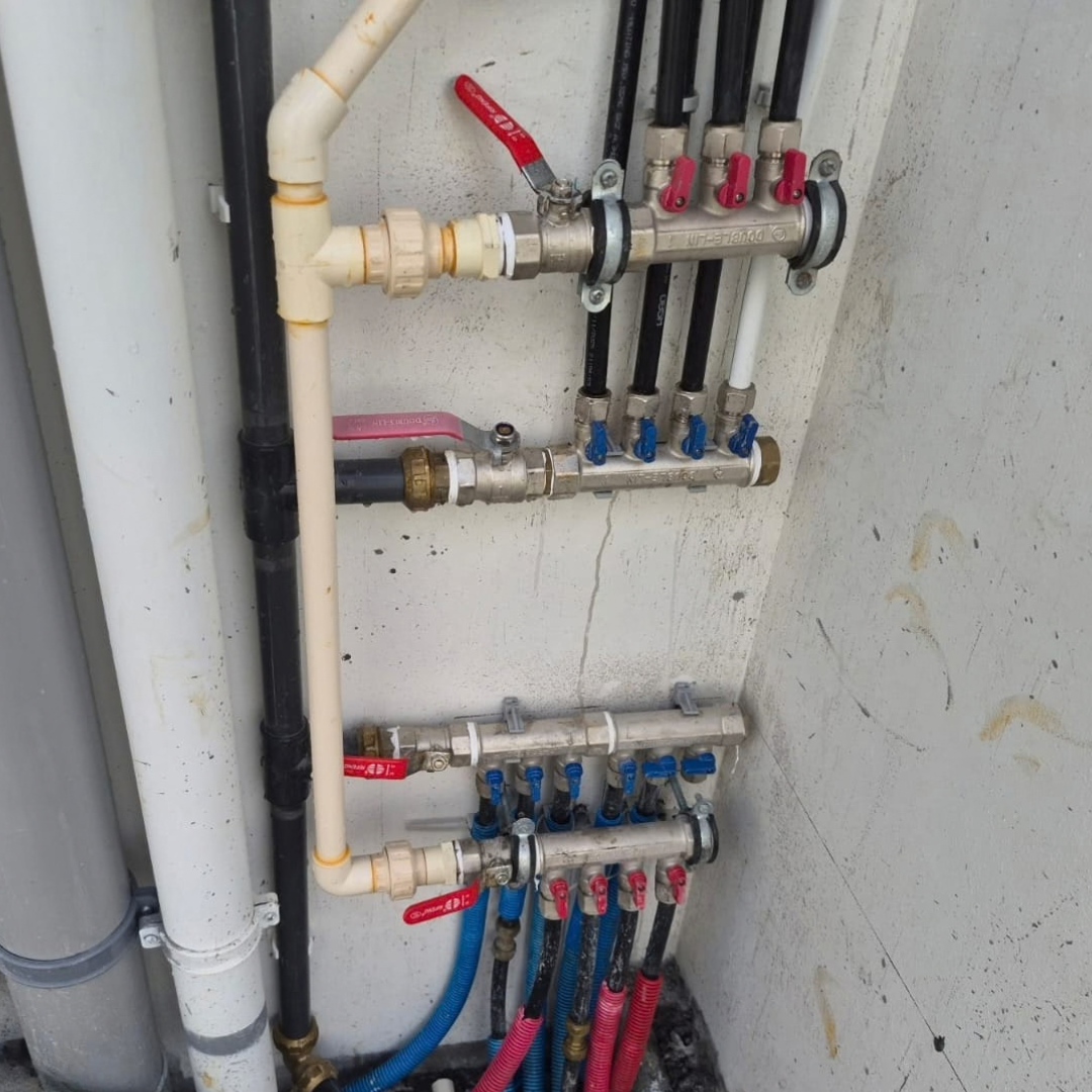 Manifold Distribution System