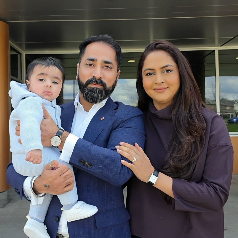 Alt = "Hunar Kahlon Family"