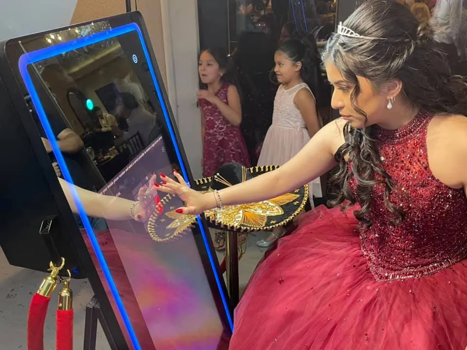 mirror photo booth rental in Houston