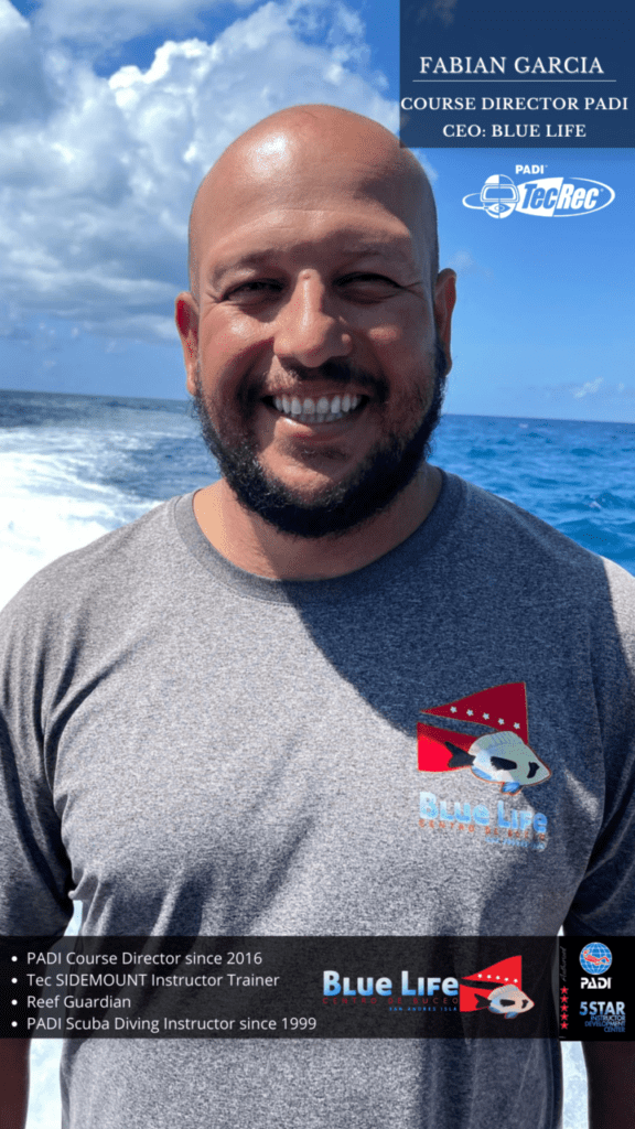 Fabián García, PADI Course Director y CEO de Blue Life, a bordo en San Andrés