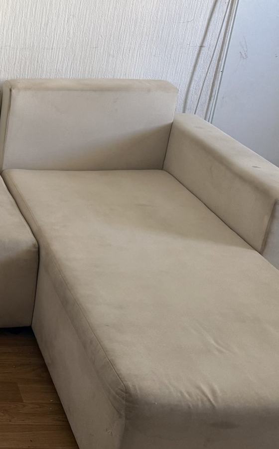 Nettoyage canapé Toulouse : méridienne en tissu beige après nettoyage