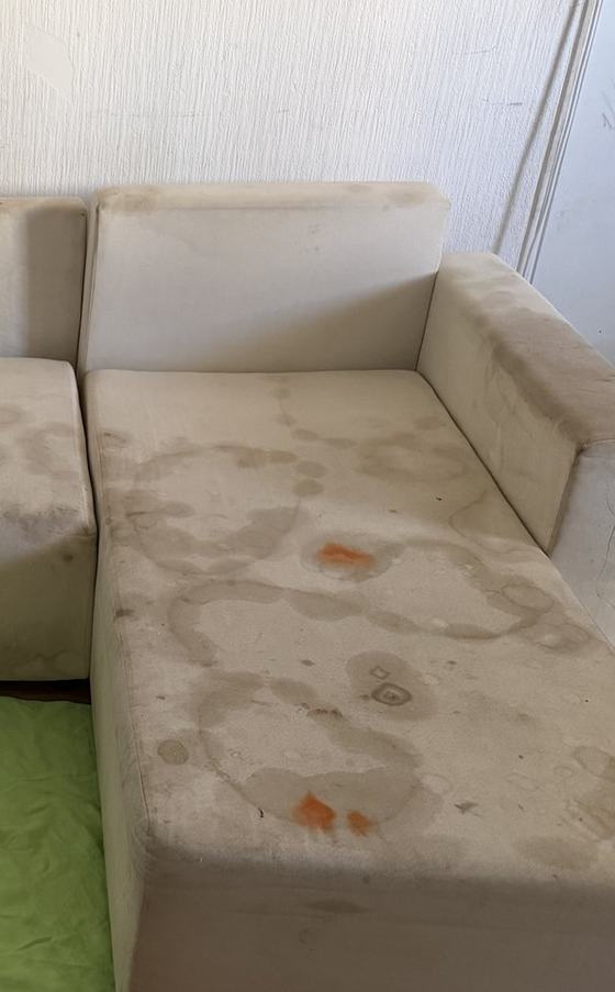 Nettoyage canapé Toulouse : méridienne en tissu beige avant nettoyage