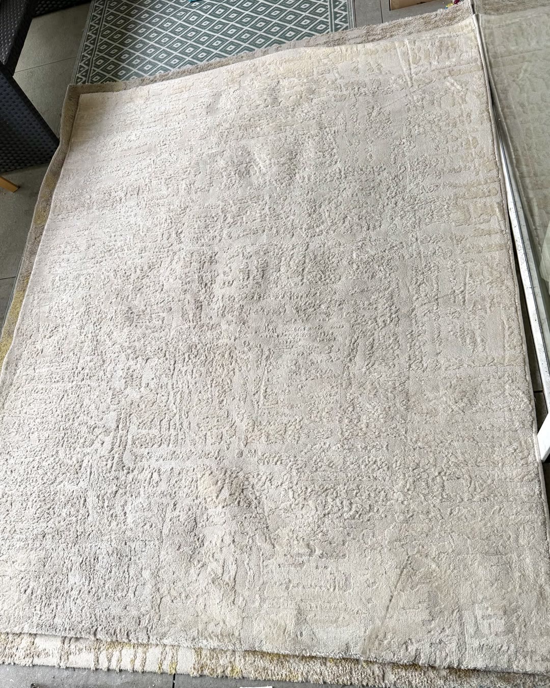 Nettoyage tapis Toulouse : tapis beige à poils en relief après nettoyage