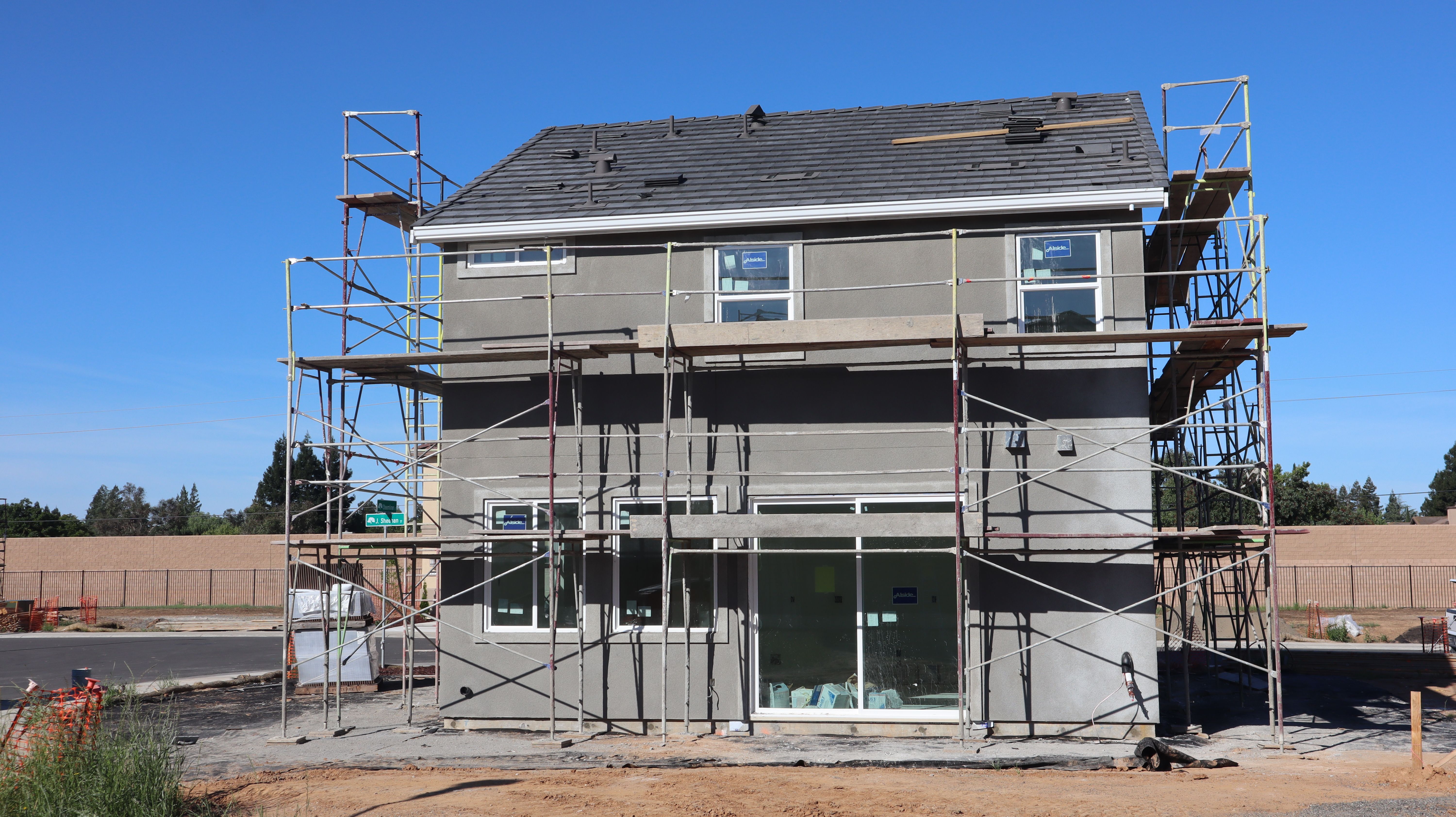 Home Builders vs. Production Builders in Los Angeles: How to Tell Them Apart Home Builders vs. Production Builders in Los Angeles: How to Tell Them Apart