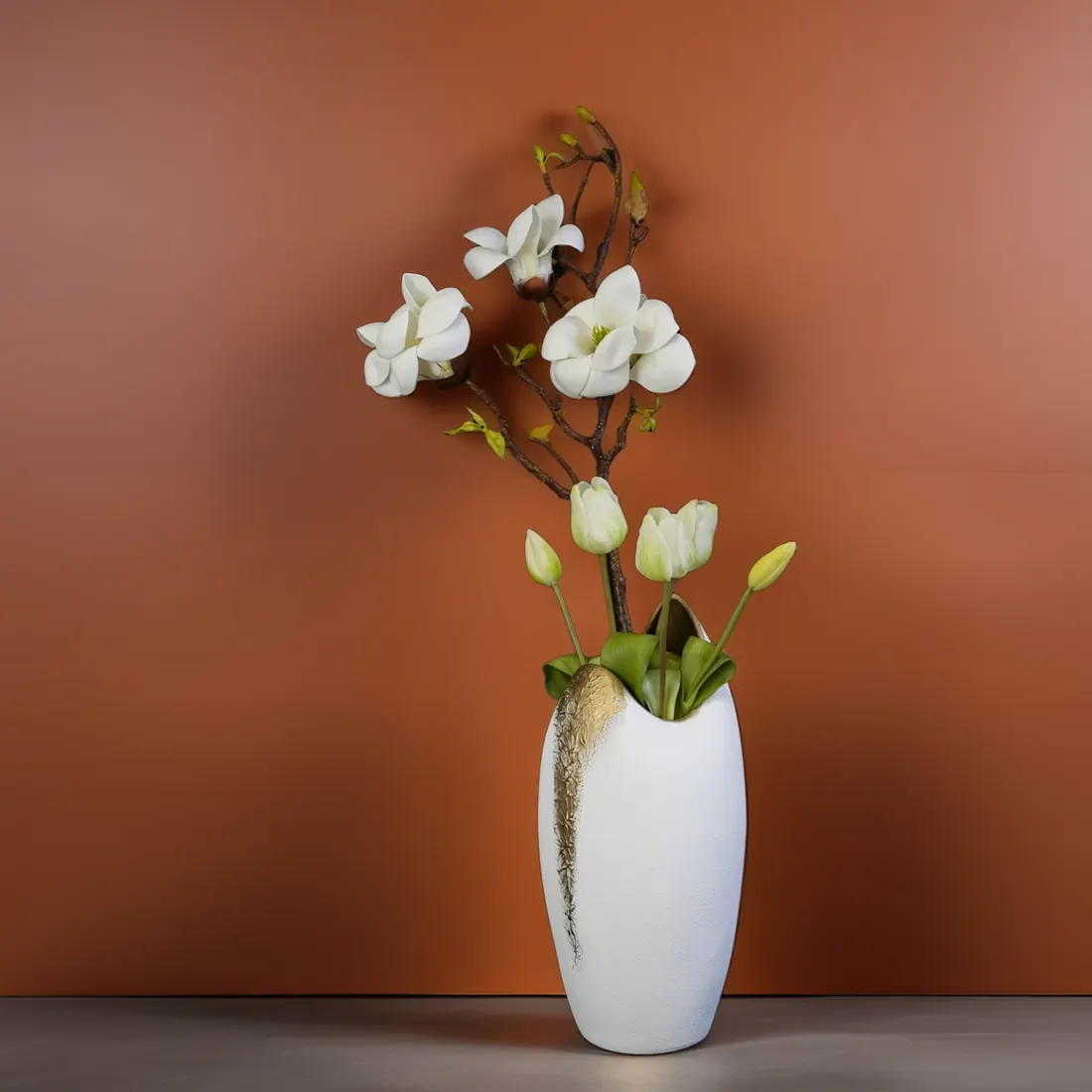 Nyx L vase with a flower arrangement