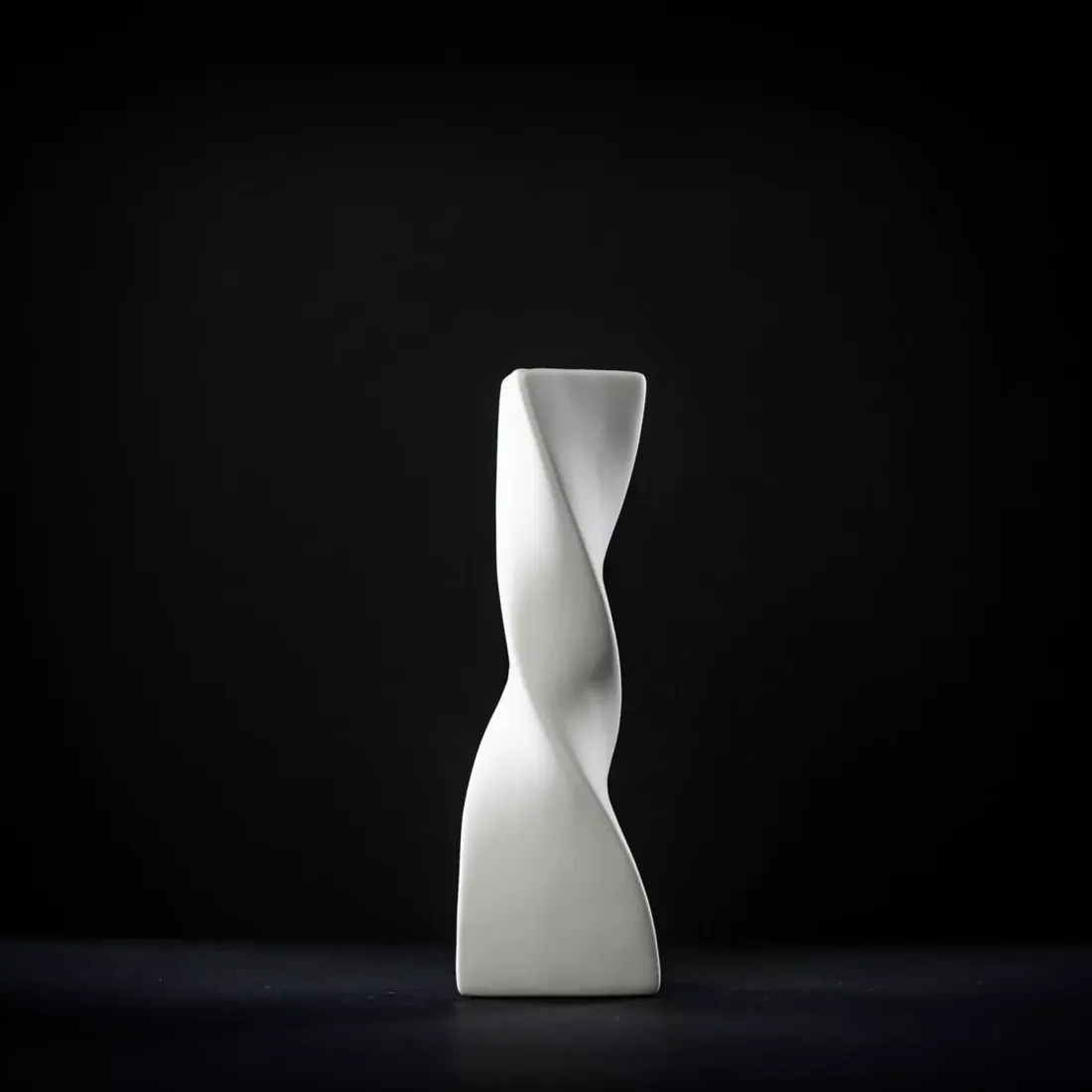 Aurora – porcelain vase