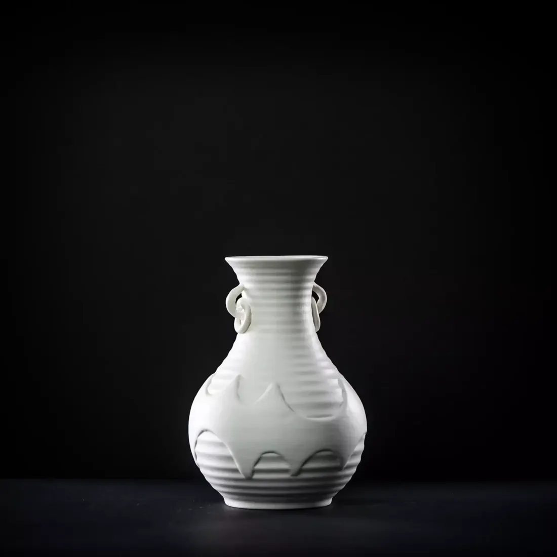 Clytie B – porcelain vase