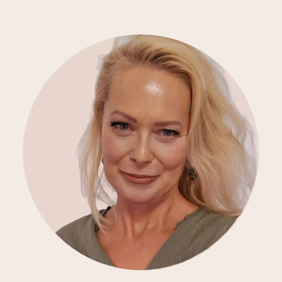 Melinda, product designer at Melinda Decor
