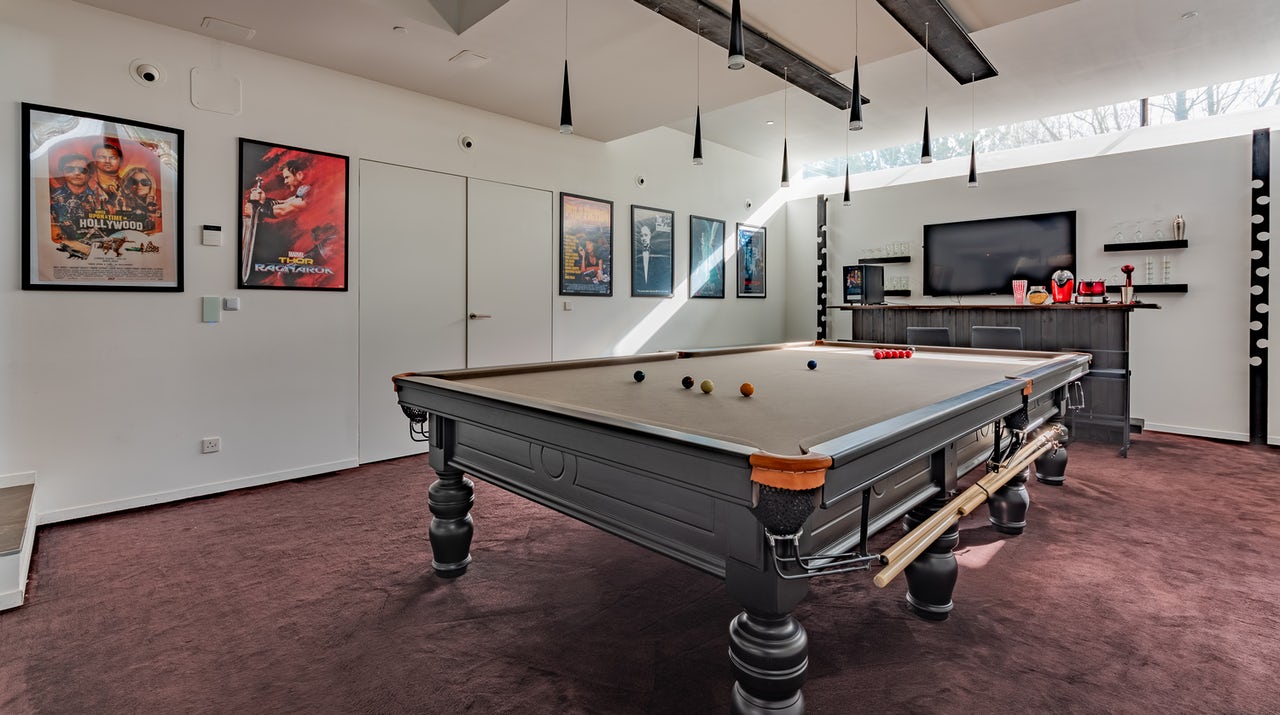 Games room with full-size snooker table - Glass House Cotswolds