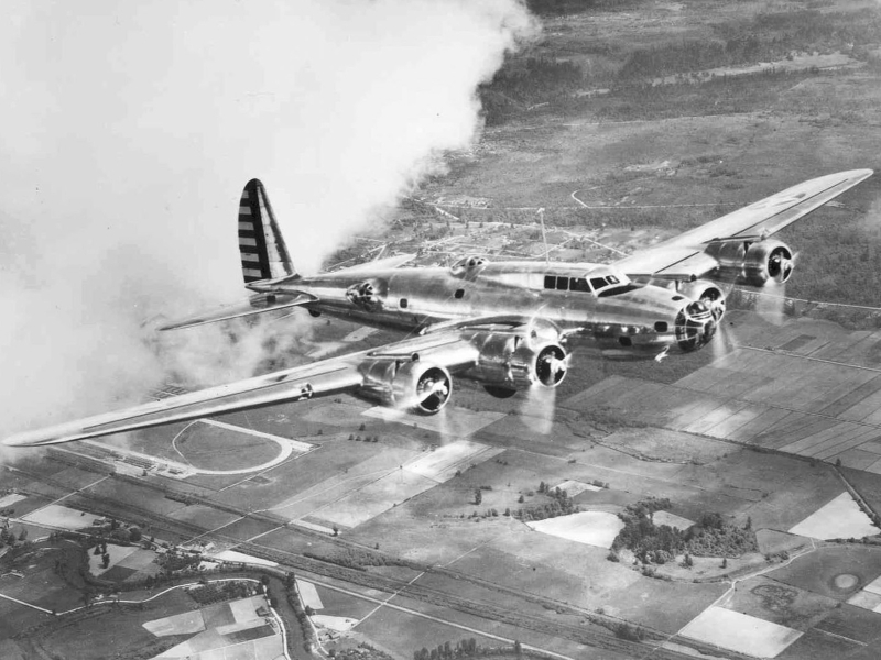 78-inch Uncle Willie B-17G Flying Fortress four-engine RC bomber in flight