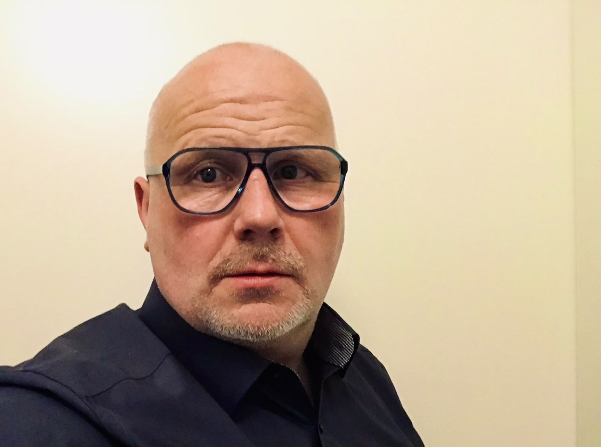 Frank, Consultant
