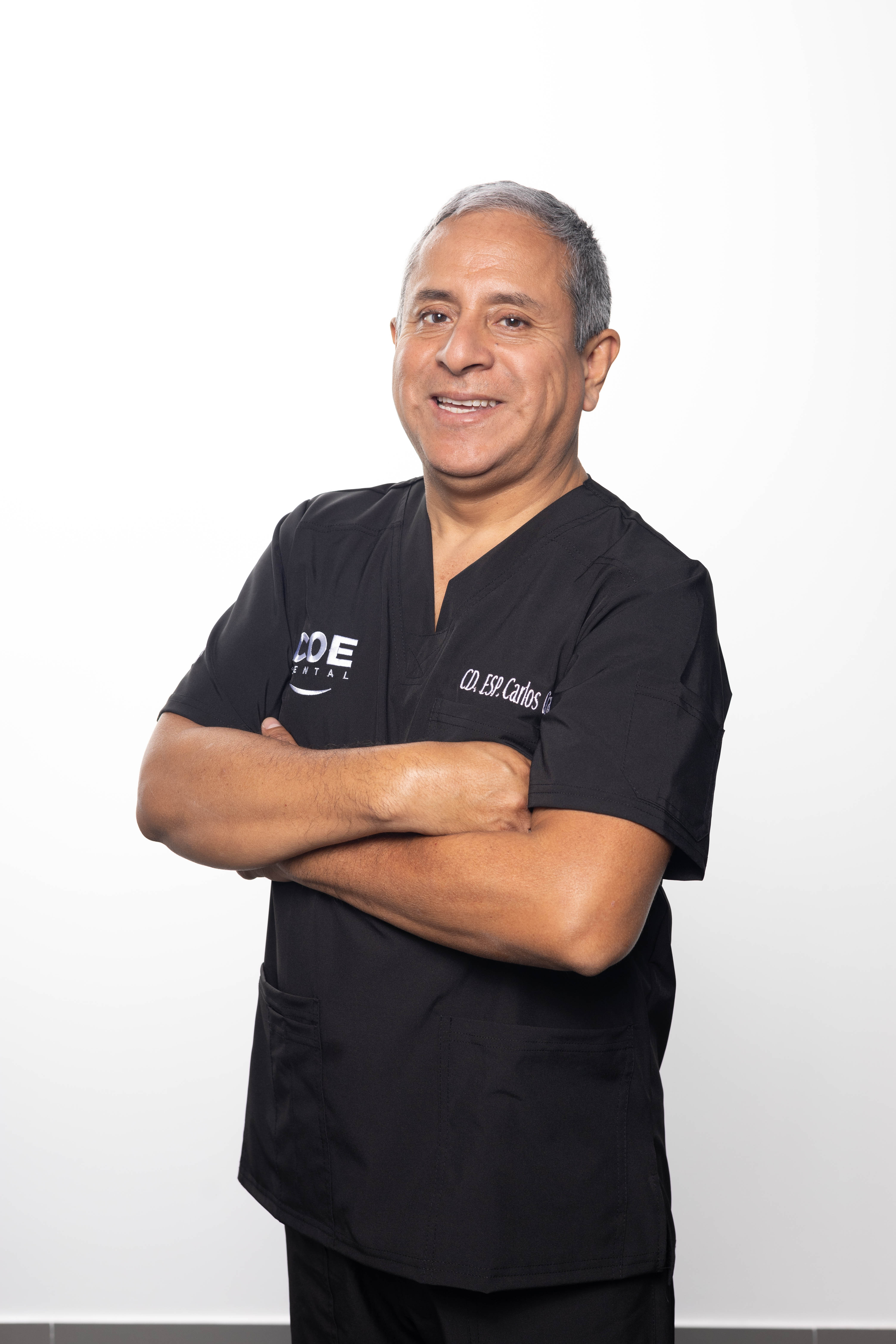 Dr. Carlos Grados, especialista en implantes