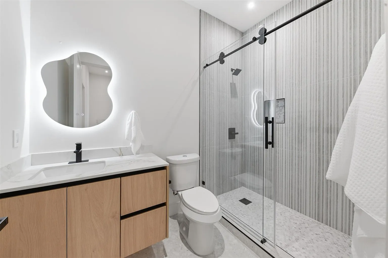 Modern Bathroom Design with Floating Vanity
