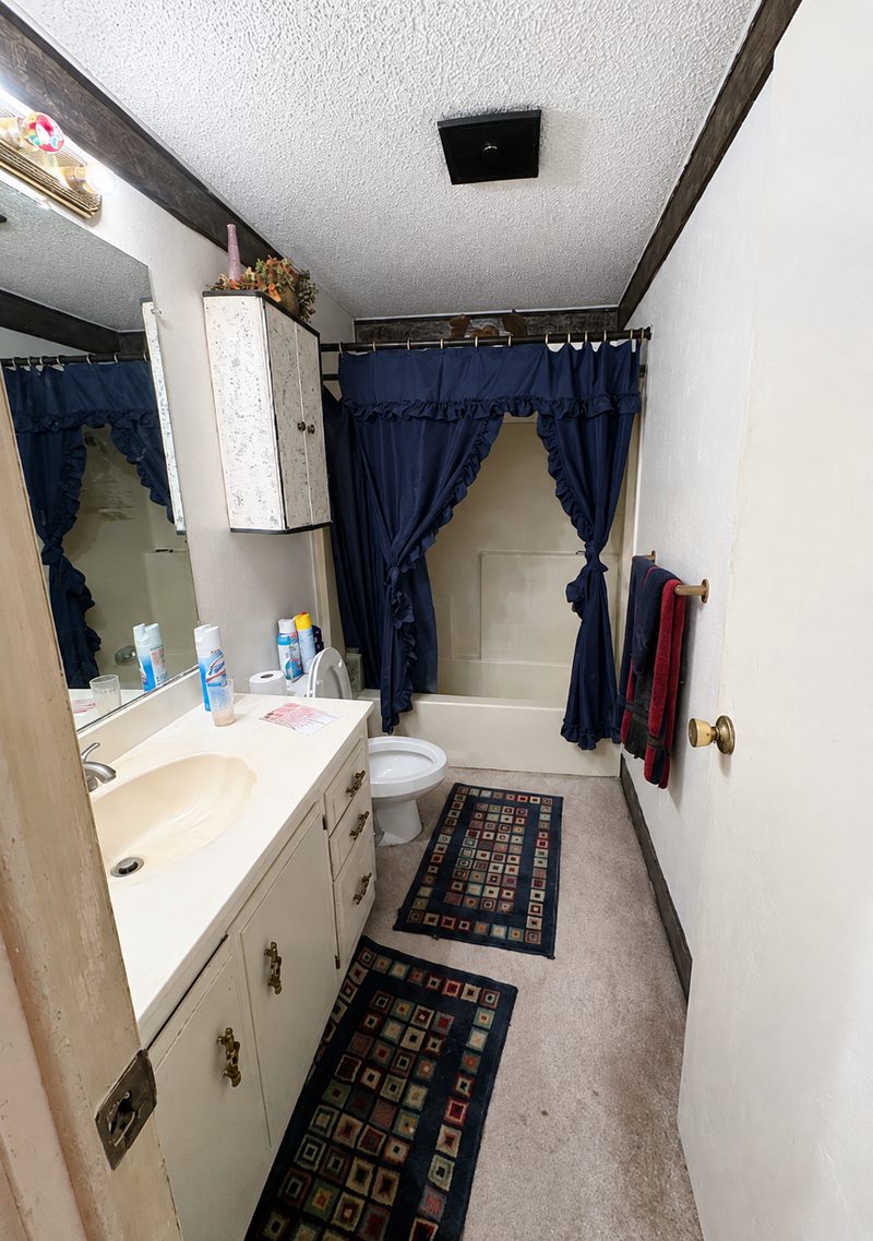 Hallway bathroom before renovation, Via Santiago