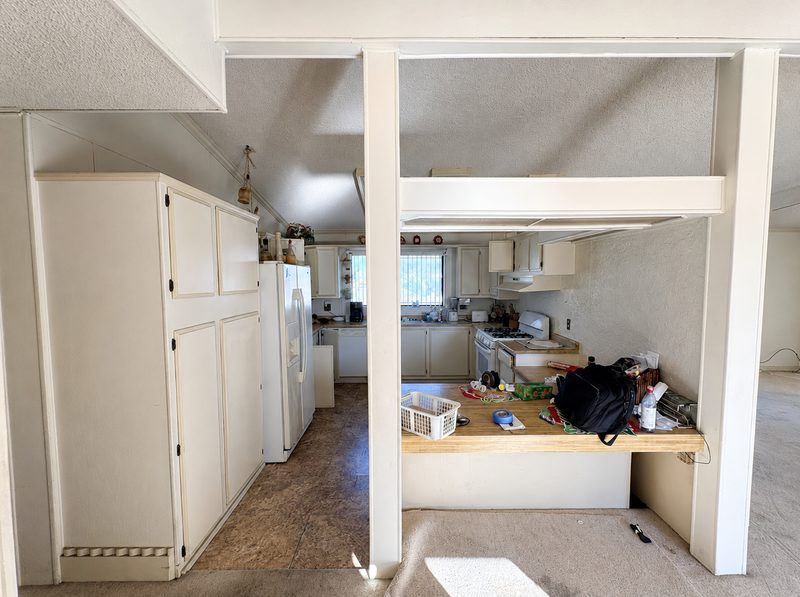 Kitchen before renovation, Via Santiago