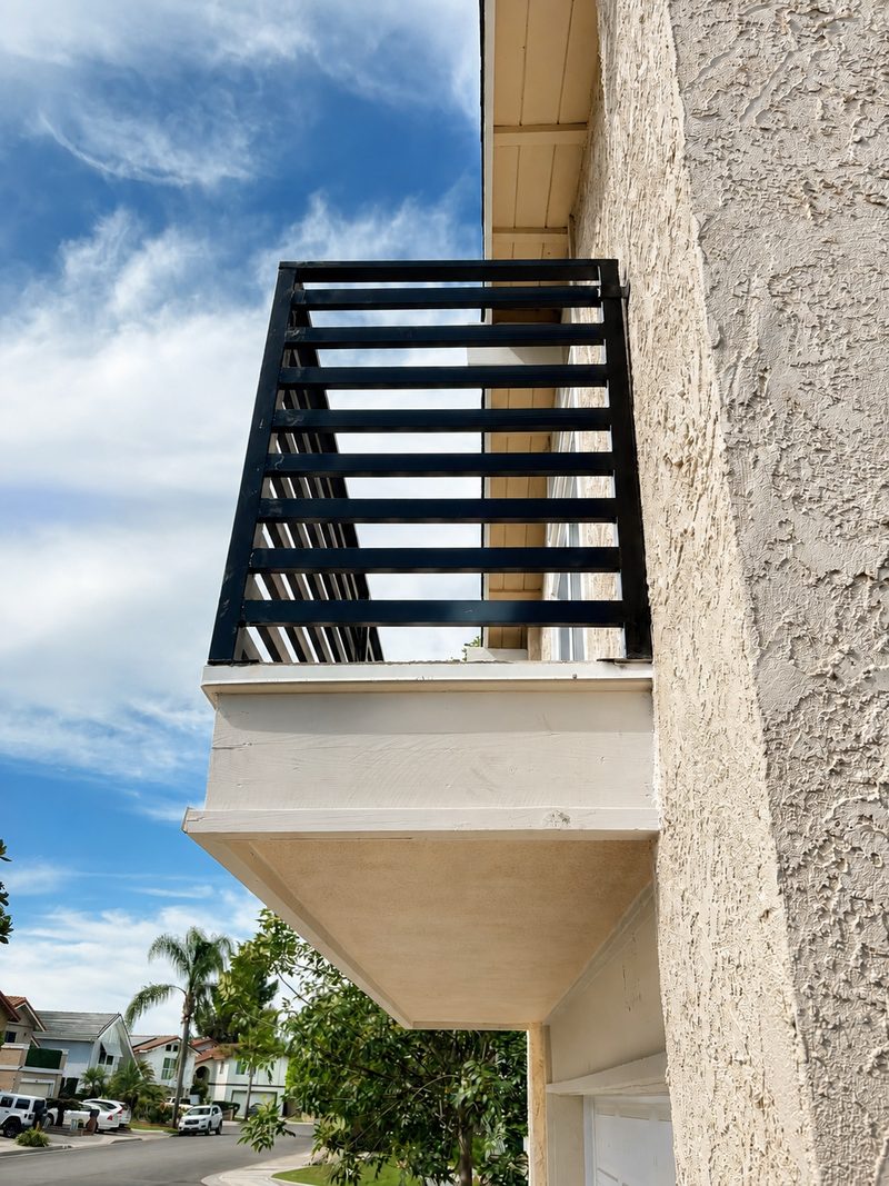 Anegada - Balcony railing &mdash; right side