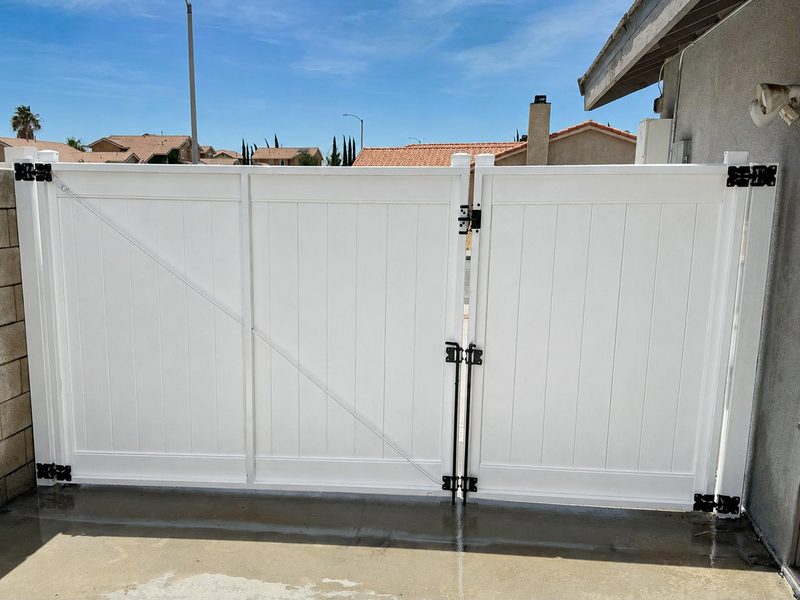 Honeybear Ln. - Vinyl fencing &mdash; inside view