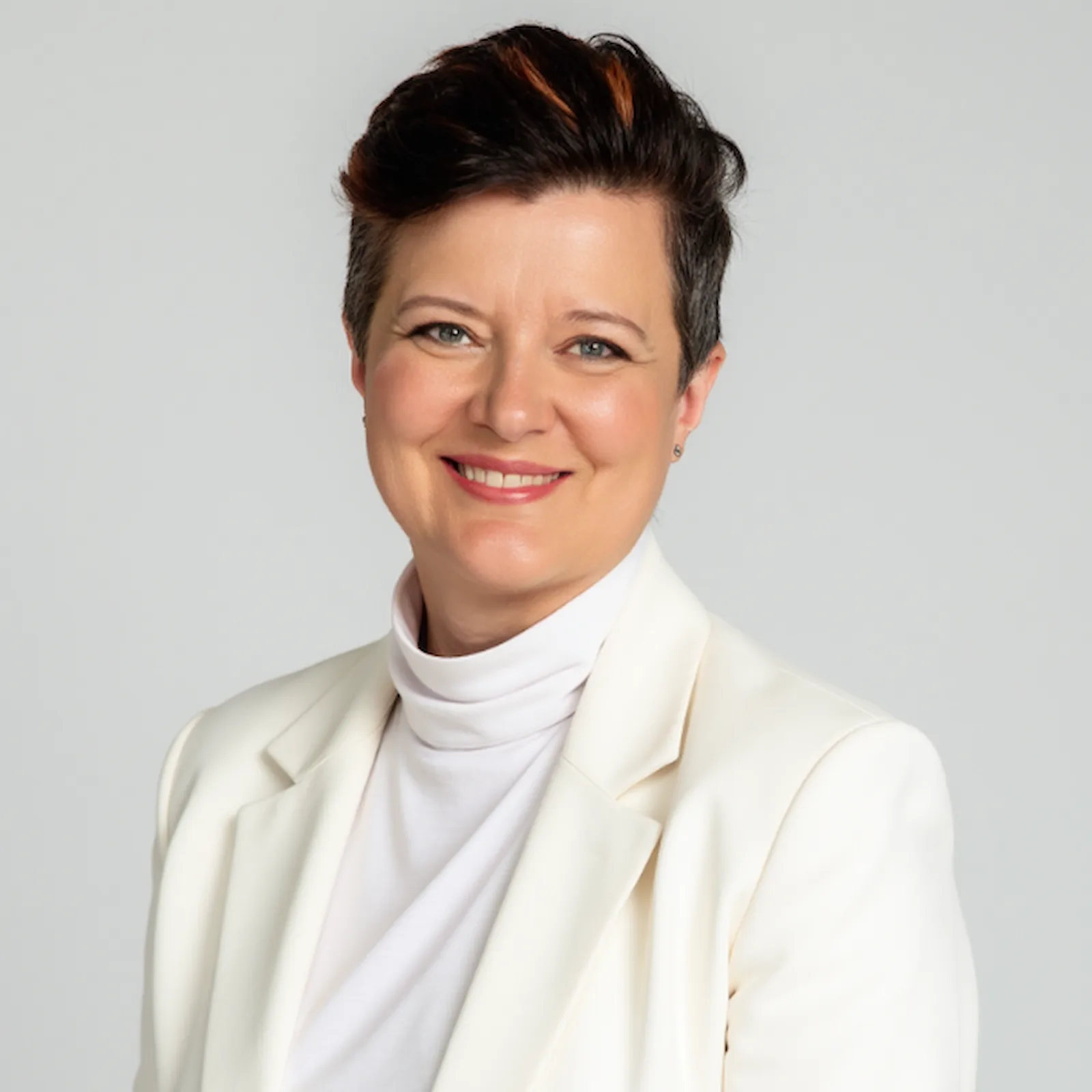 Vanessa Cardenas, couples coach and relationship reset expert in Westchester County, offering supportive guidance to help partners strengthen communication and connection.