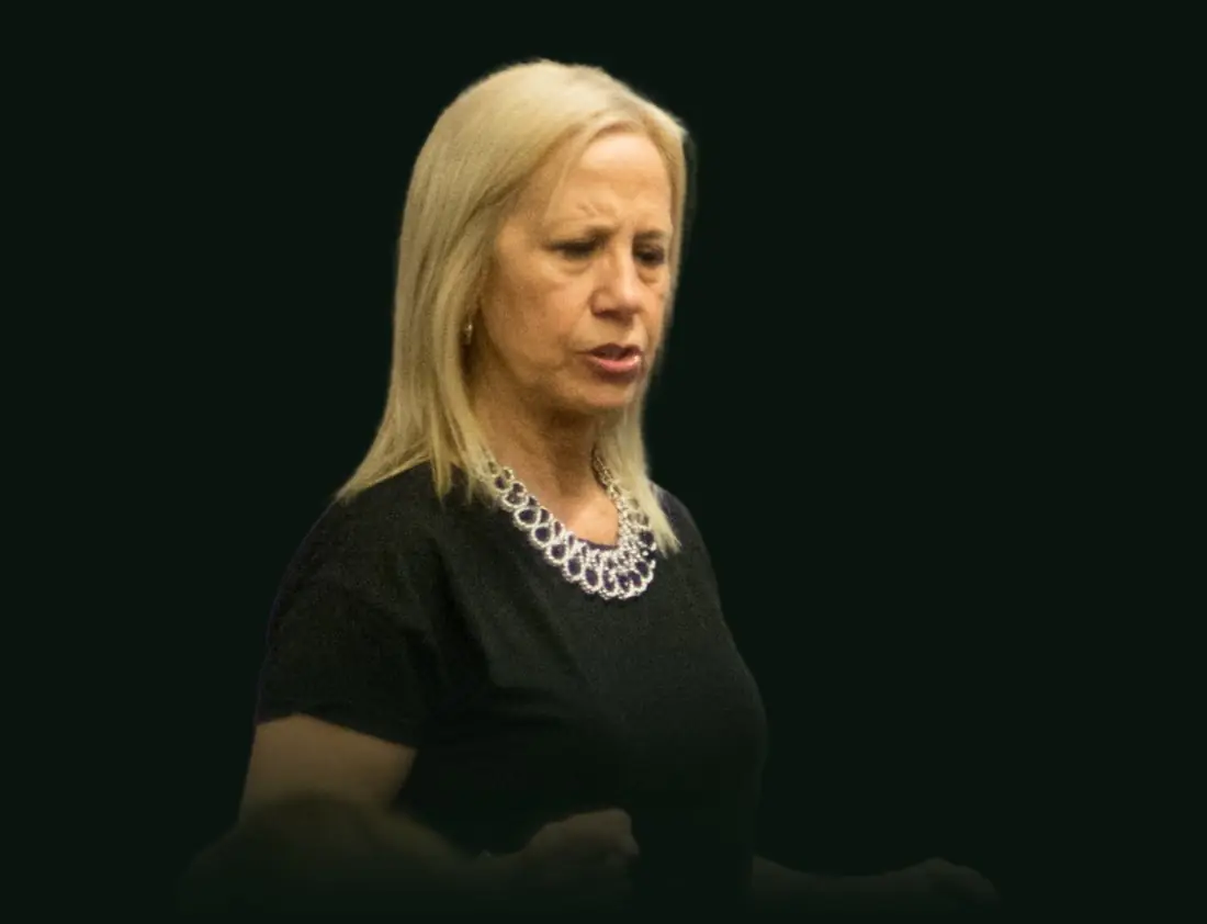 Rosana Fernández Coto dando clase