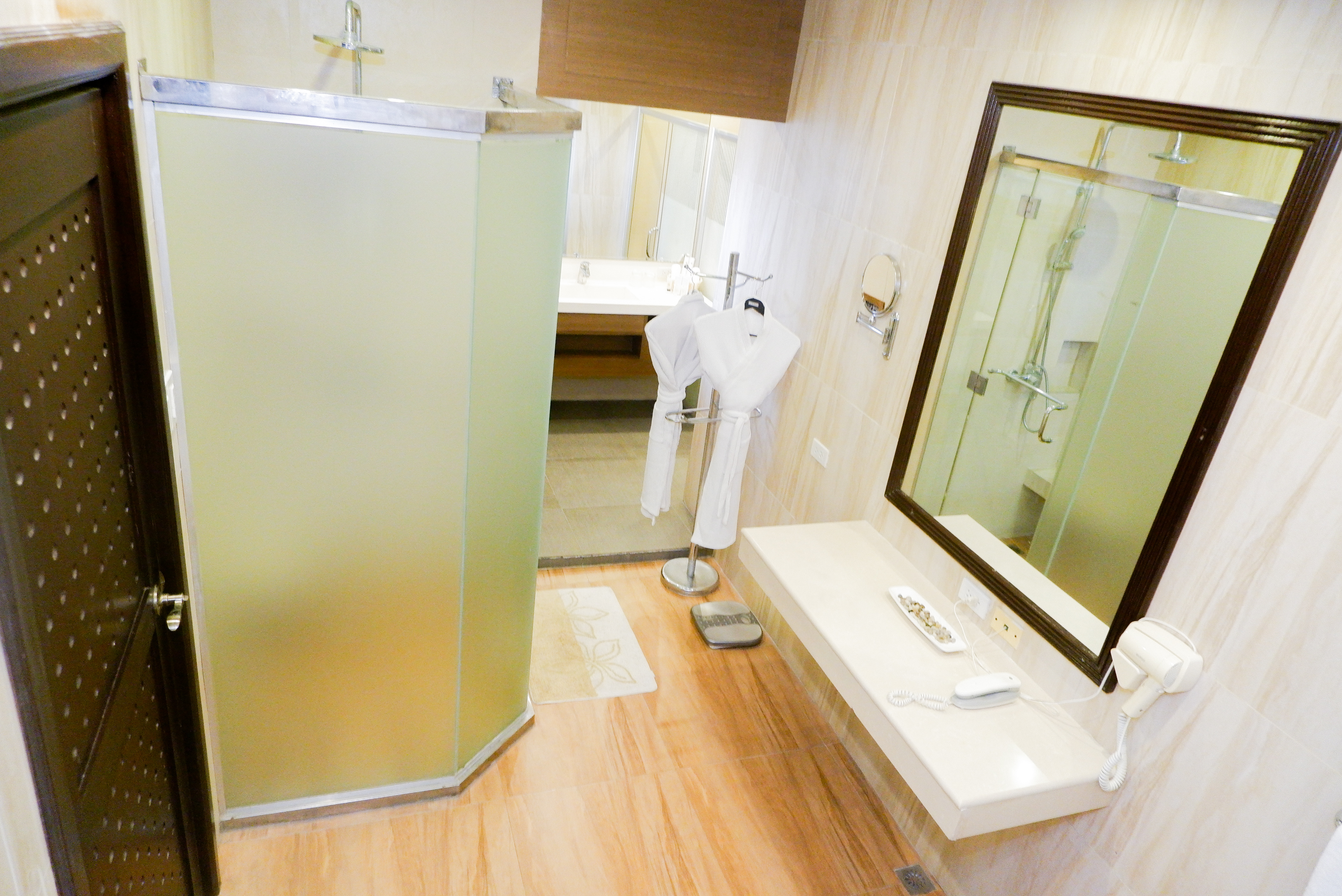 Pinnacle Suite - View 6