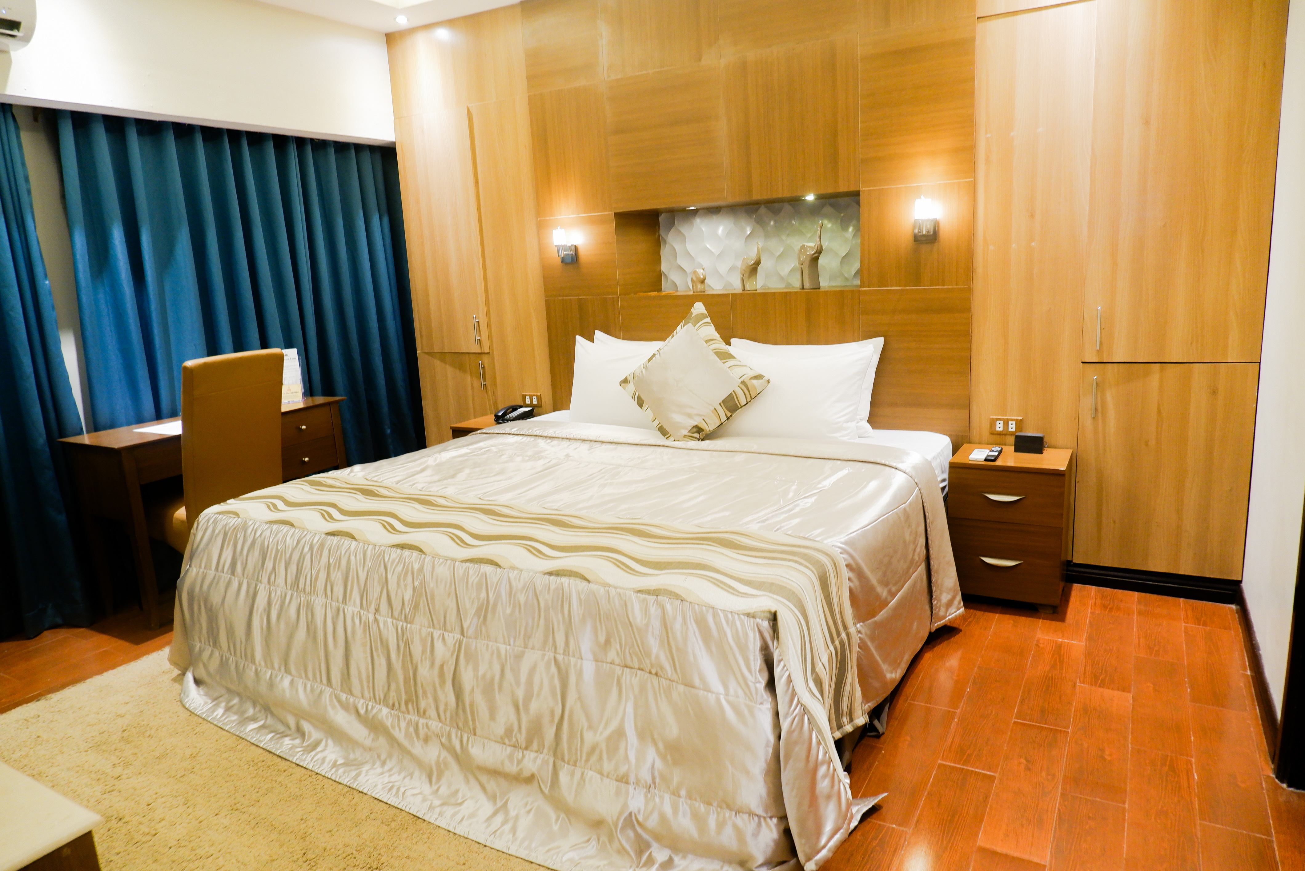 Pinnacle Suite - View 2