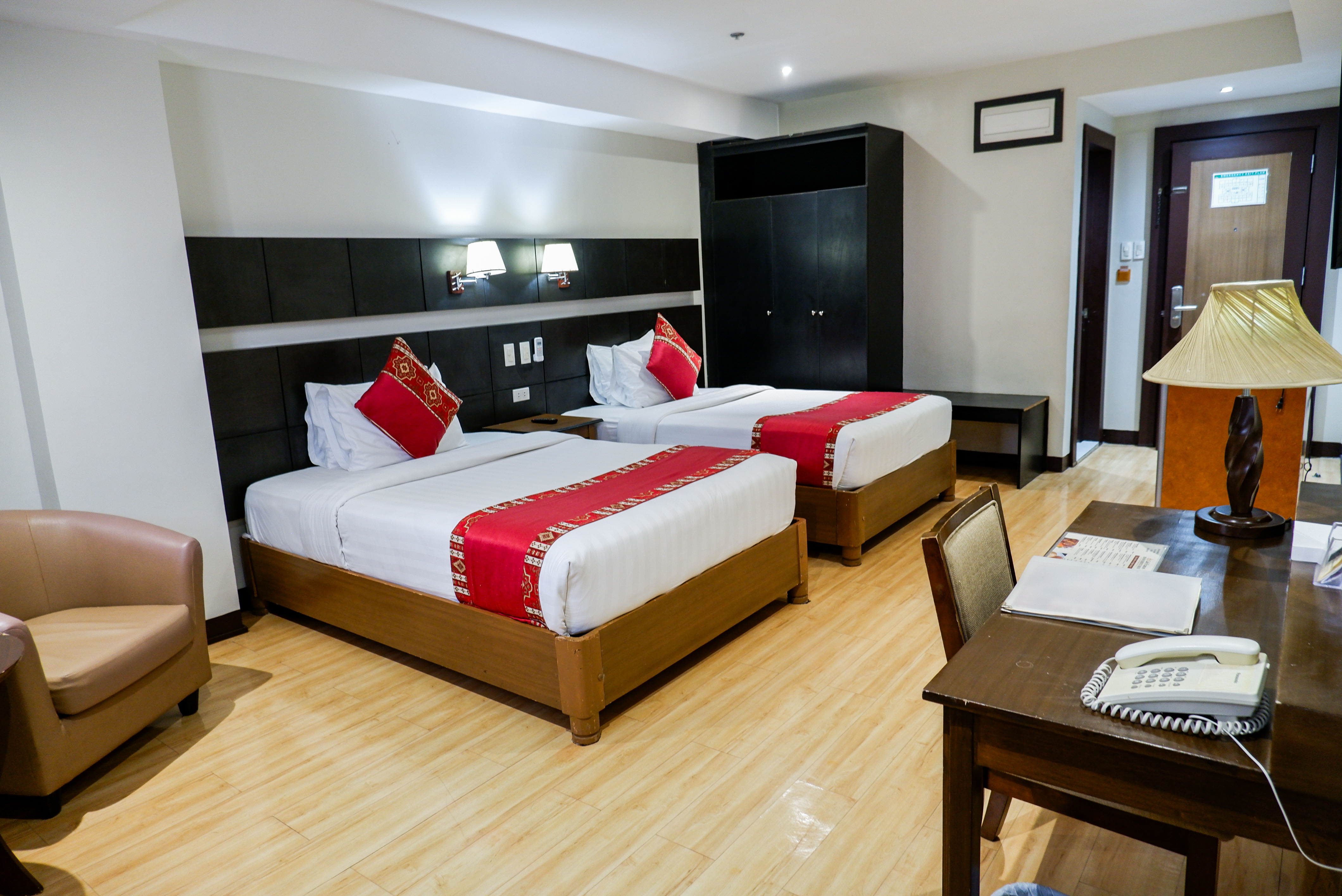 Deluxe Room Twin - View 5