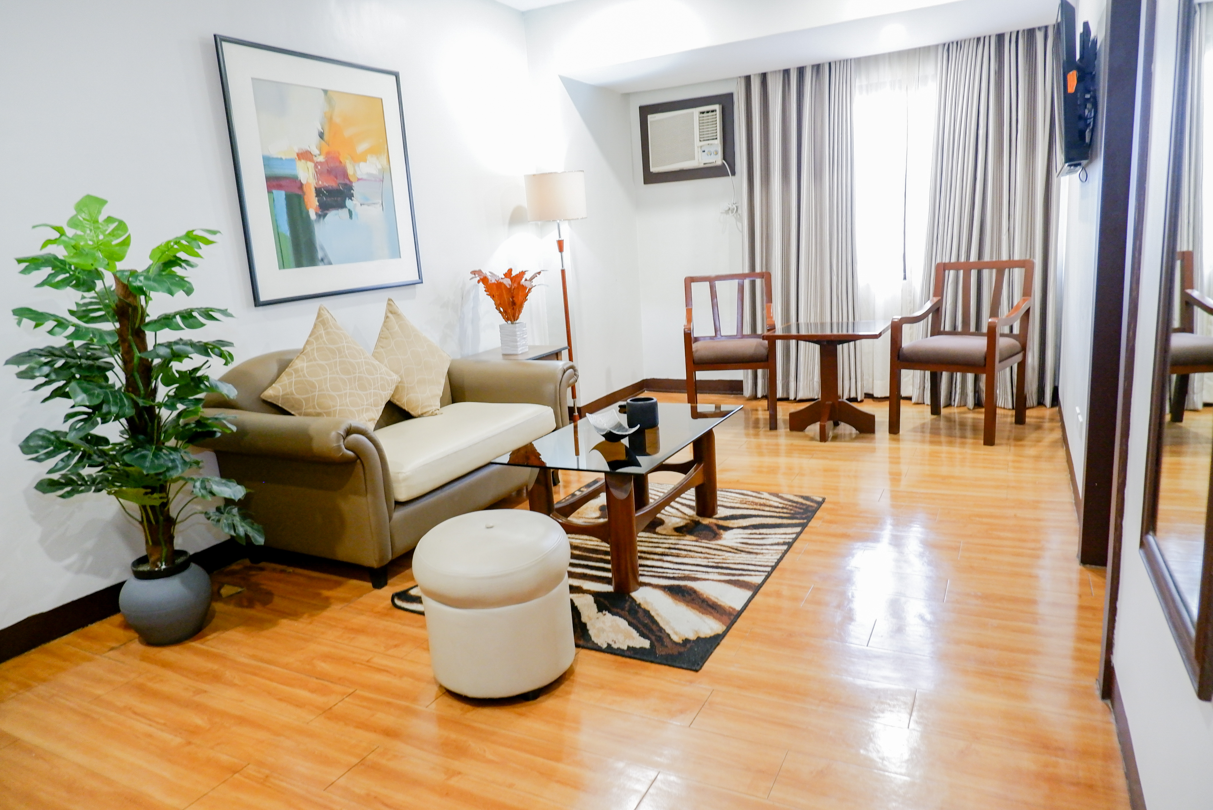 Junior Executive Suite Single Occupancy - View 10