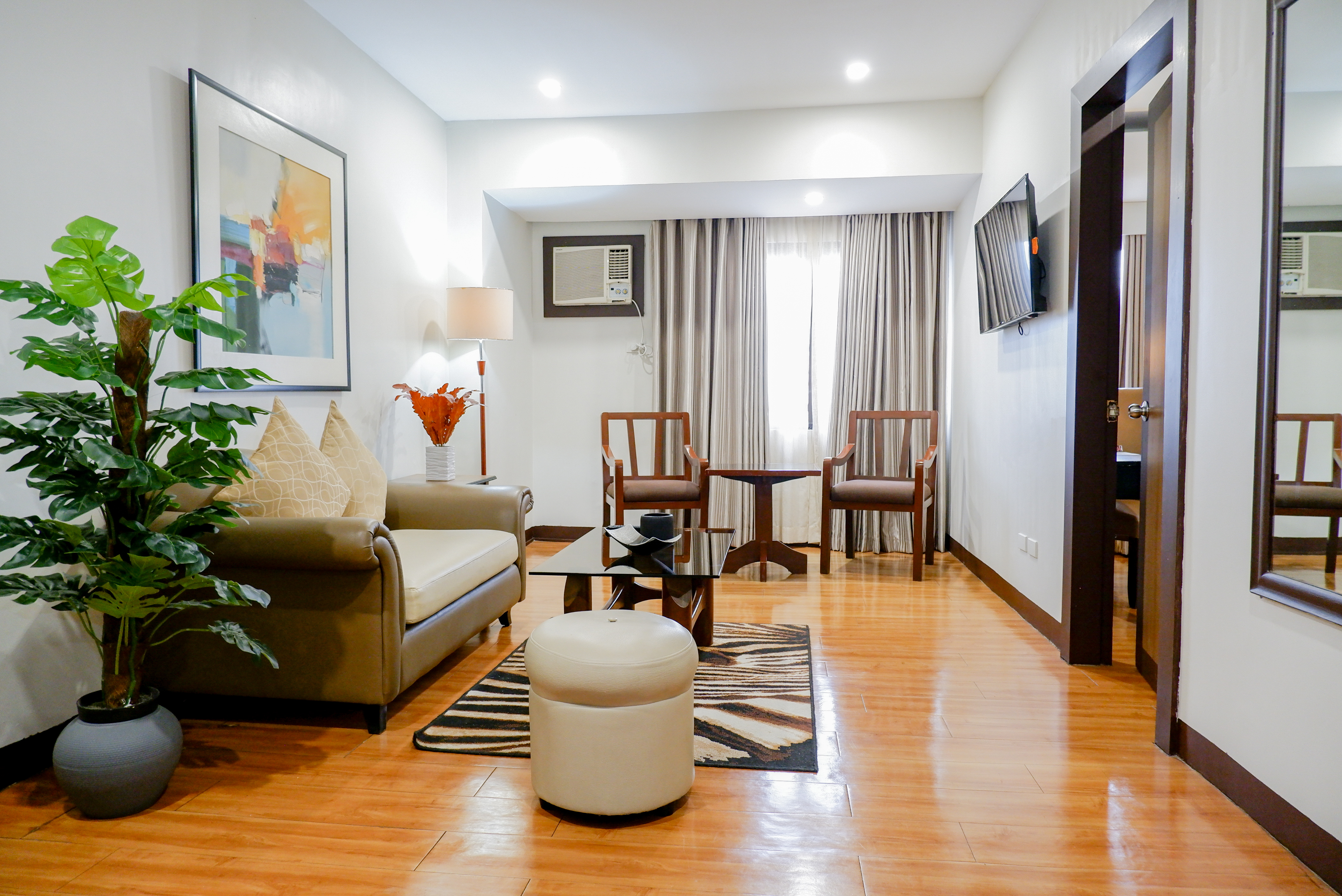 Junior Executive Suite Single Occupancy - View 9