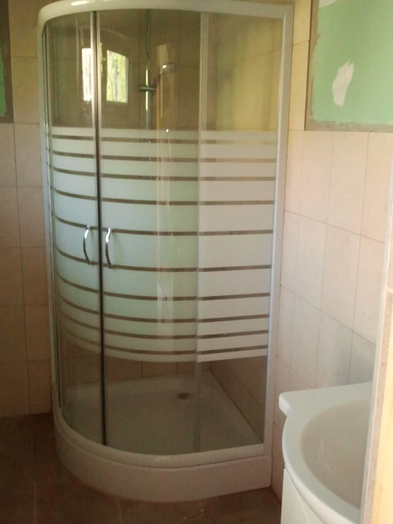 Zuhanyzó szerelés Budapest Börcsök Sándor