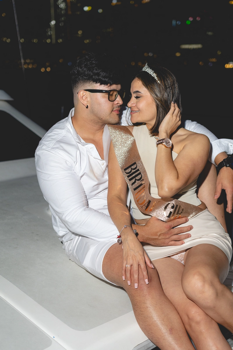 Birthday boat portrait session in Sydney 12