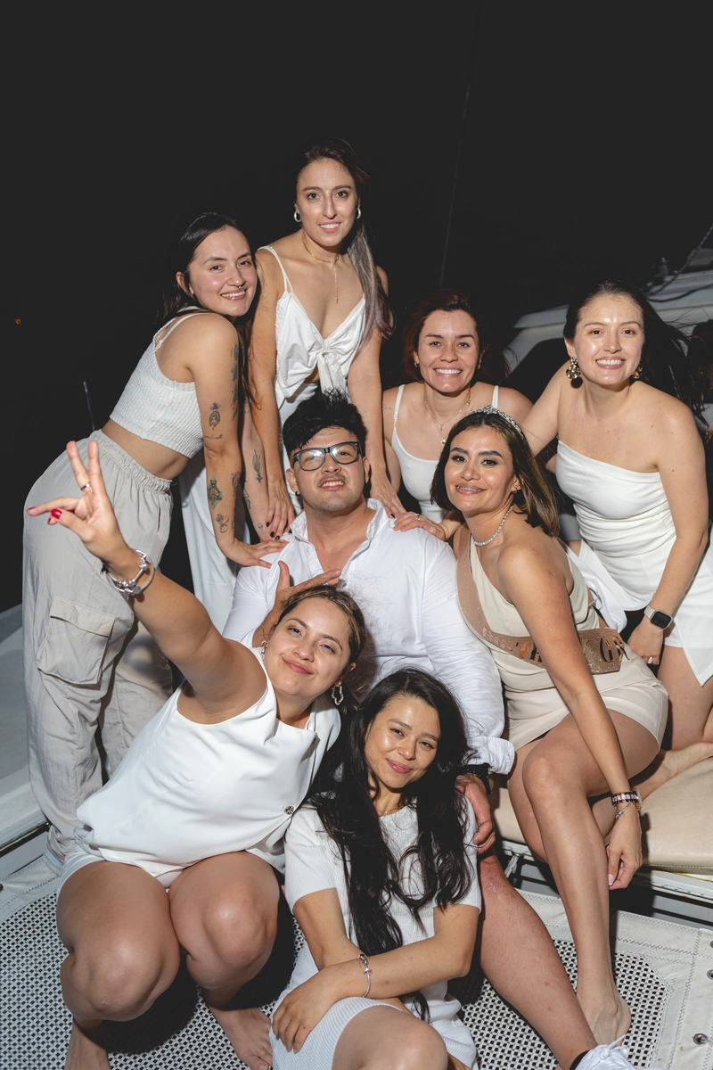 Birthday boat portrait session in Sydney 15
