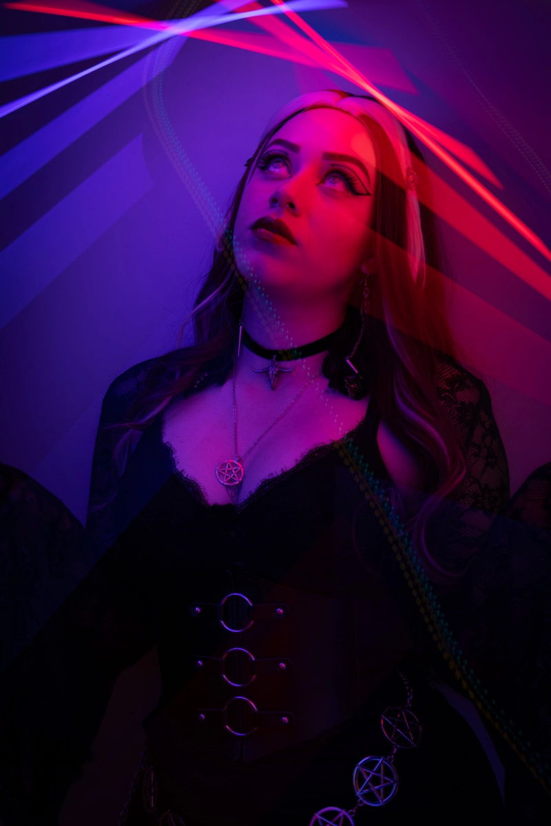Model Dark Tiffa